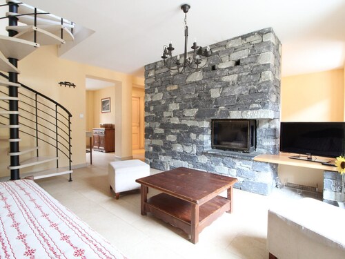 Spacious duplex for 10 in Lanslebourg with fireplace, WIFI, 4 bedrooms