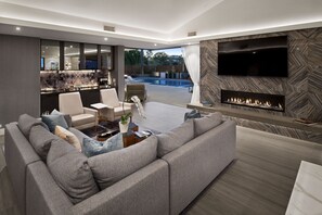 Smart TV, fireplace, table tennis, offices