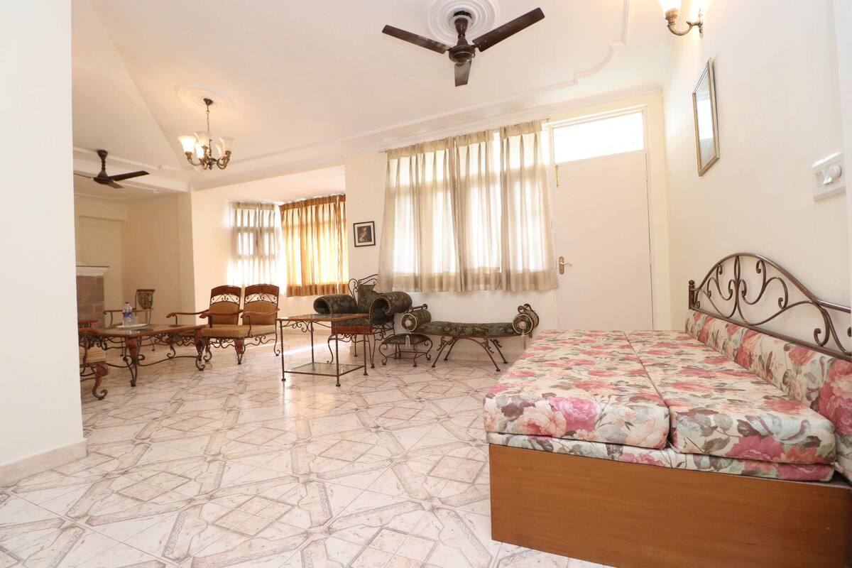 Rollaway beds, free WiFi, bed sheets