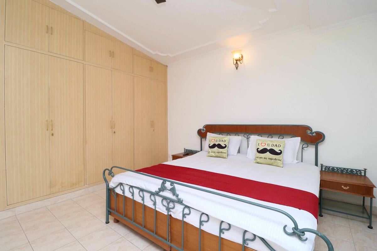Rollaway beds, free WiFi, bed sheets