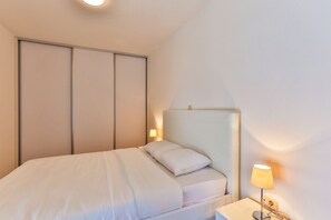 Check-in/check-out kiosk - Chelsea apartment close to beach (Budva)