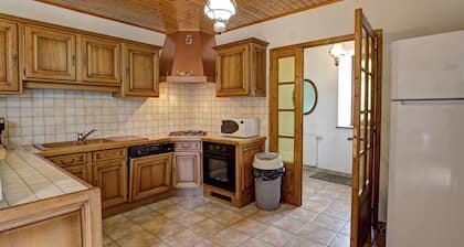 Gßte spacieux avec jardin et cheminée à GumiÚres