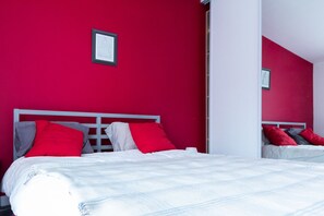 2 bedrooms, WiFi, bed sheets