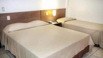 Habitación Deluxe | Minibar, escritorio, insonorización y tabla de planchar con plancha
