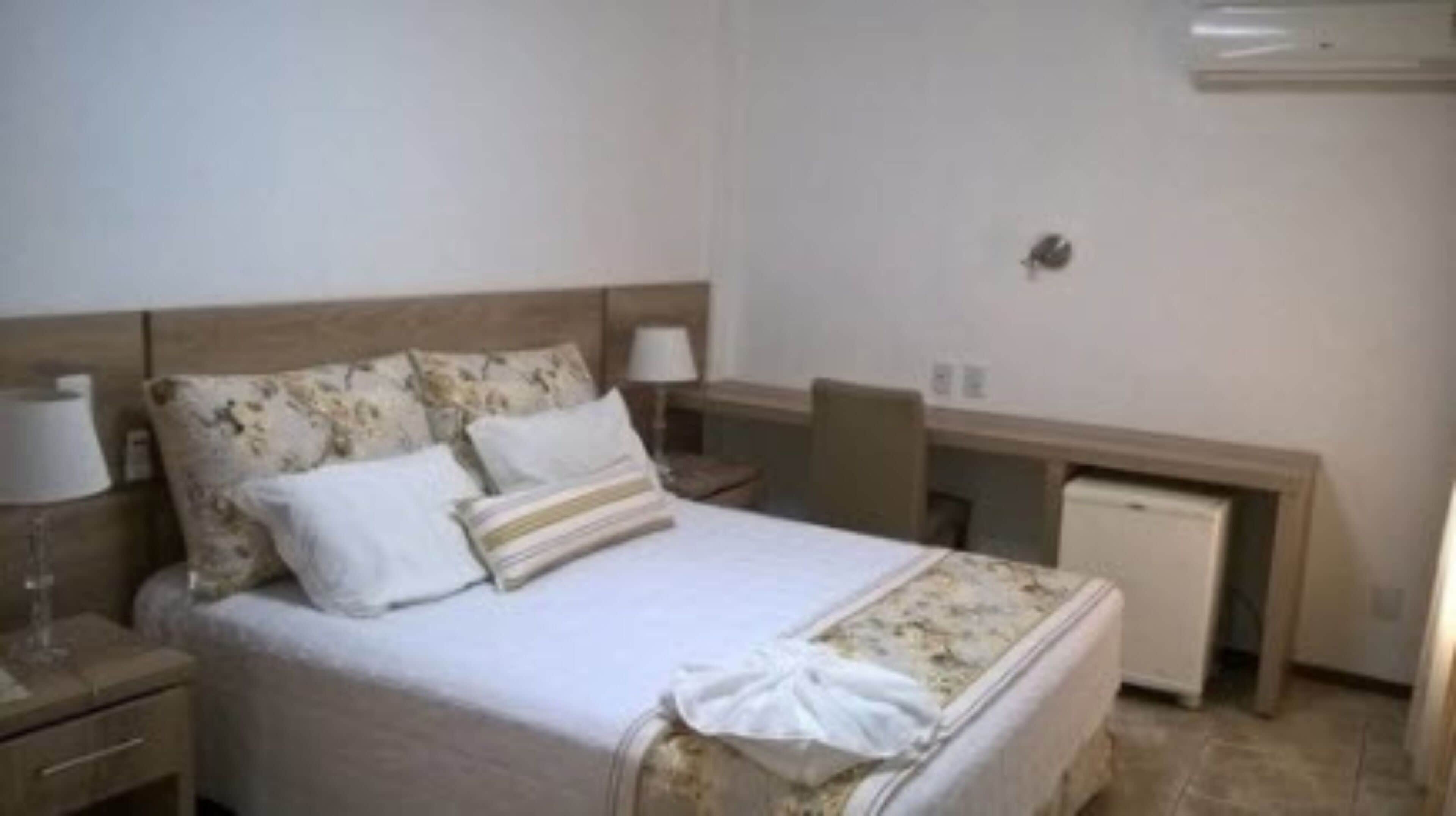 deluxe room | minibar, desk, soundproofing, iron/ironing board