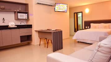 Bureau, espace de travail pour ordinateur portable, rideaux occultants