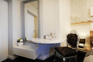 Deluxe Double Room | Living area | Flat-screen TV