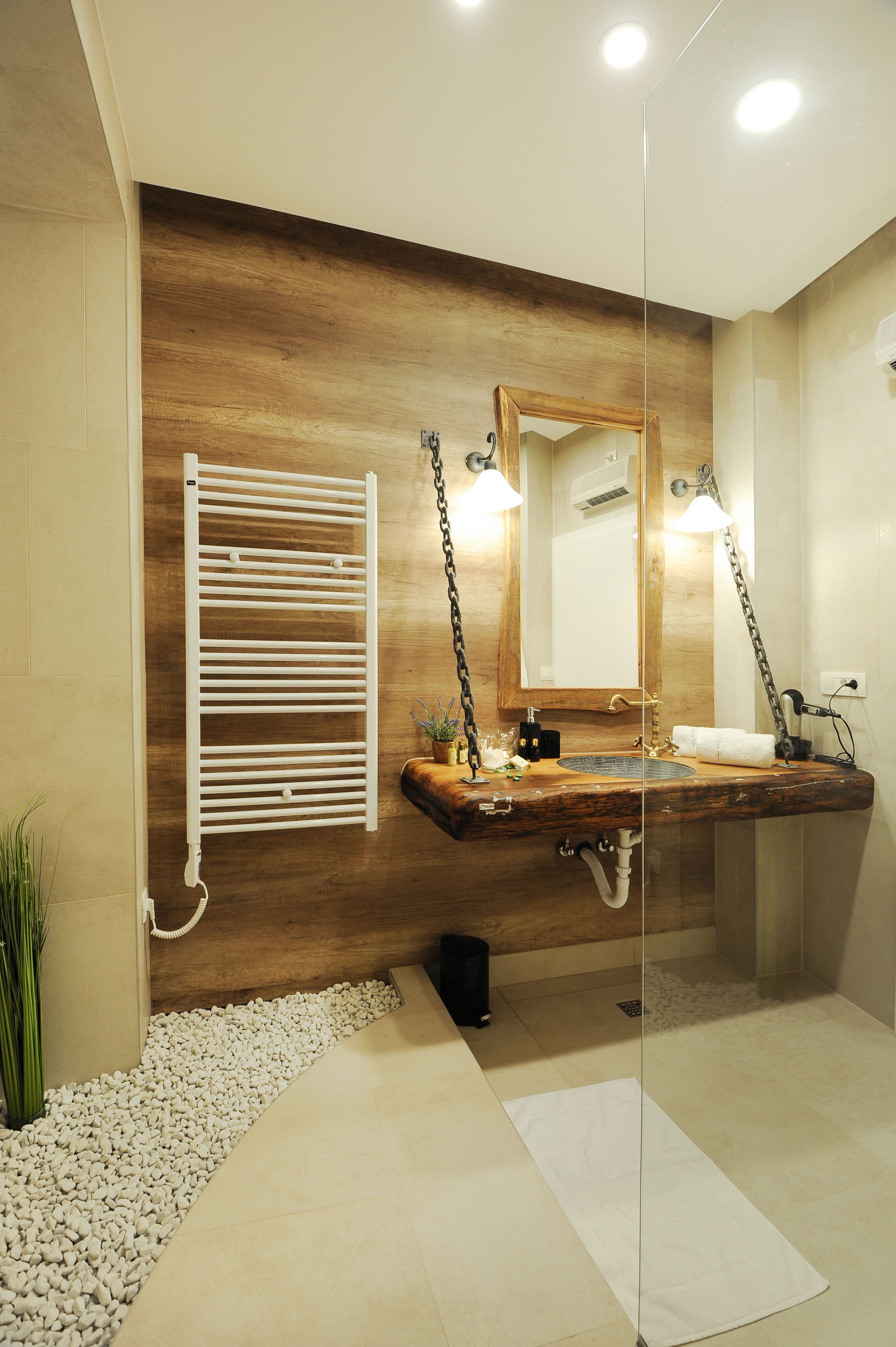 Photo - Silver & Gold Luxury Rooms