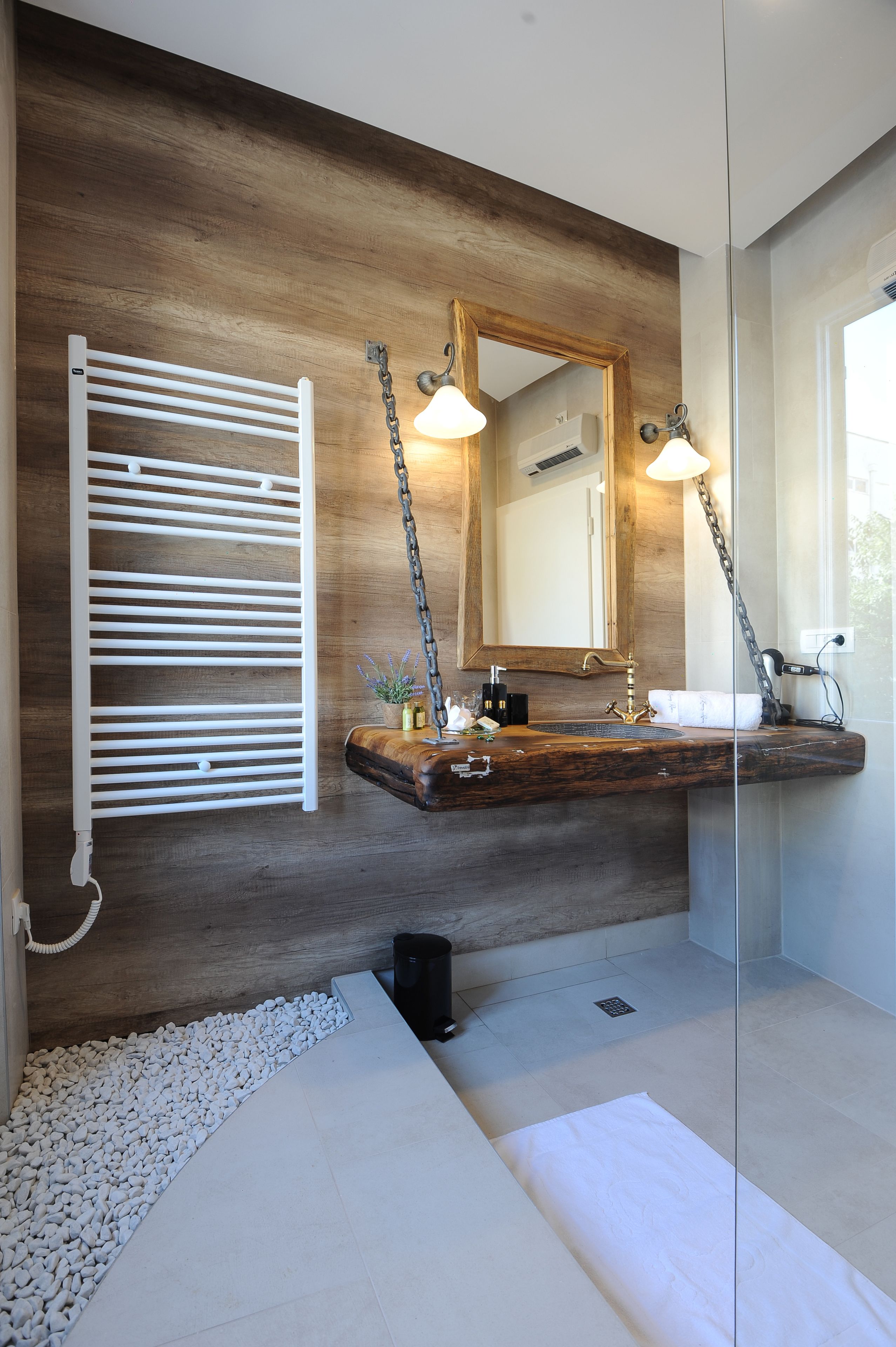 Photo - Silver & Gold Luxury Rooms