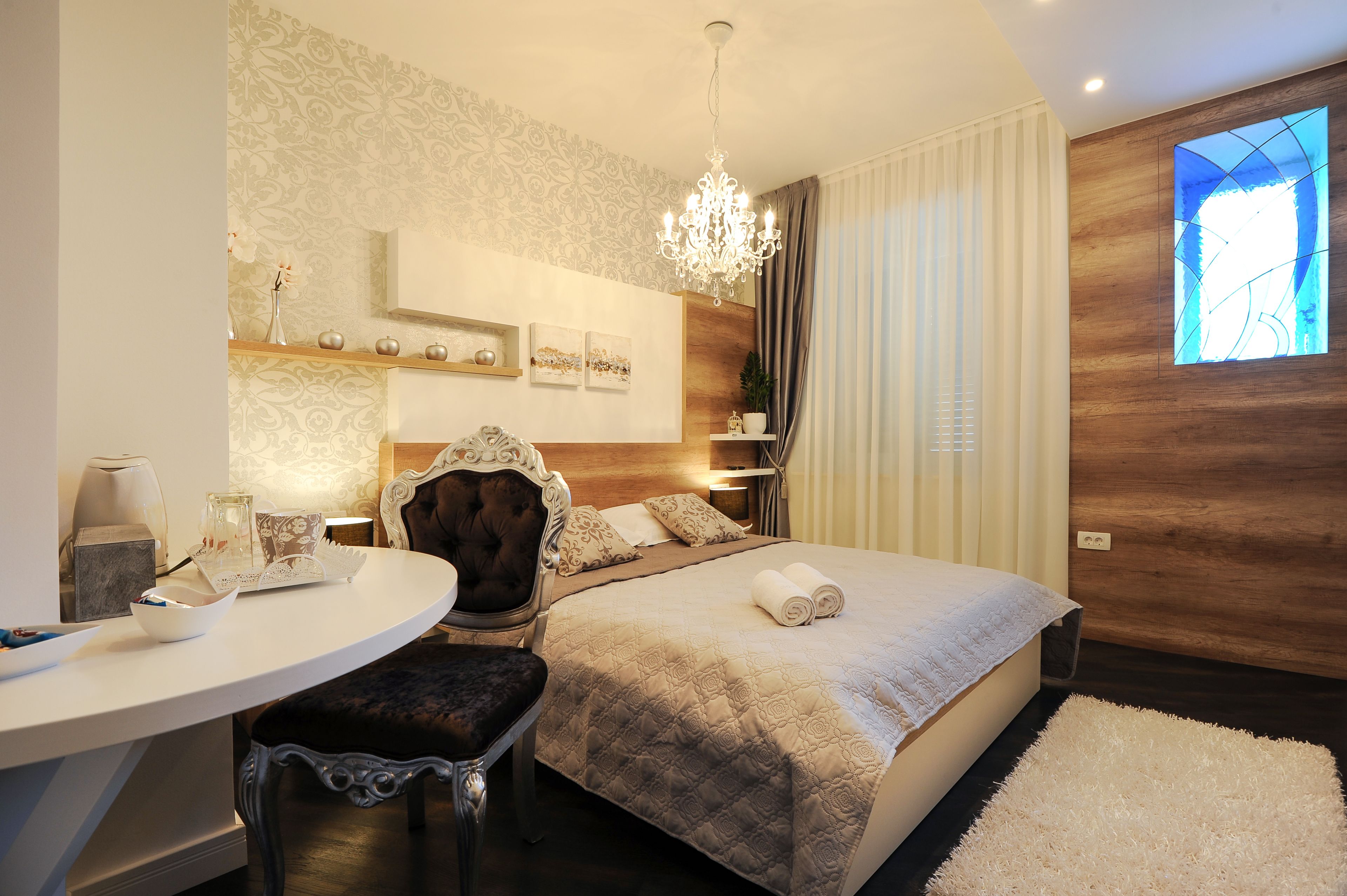 Photo - Silver & Gold Luxury Rooms
