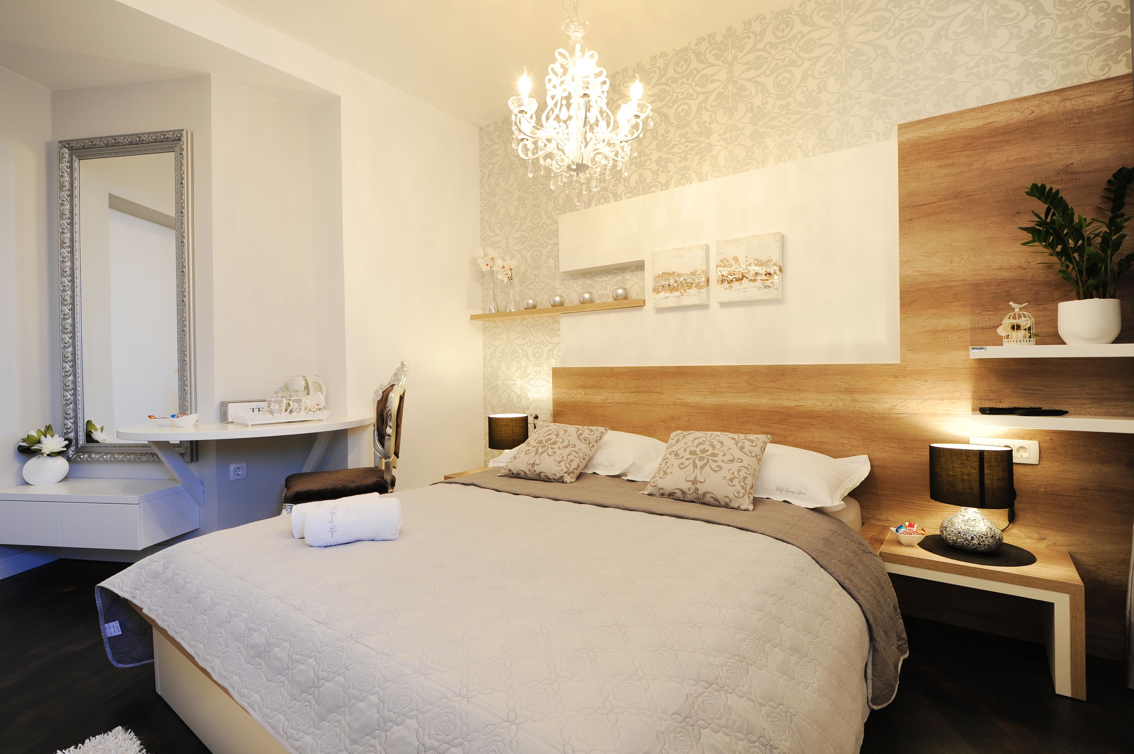 Photo - Silver & Gold Luxury Rooms