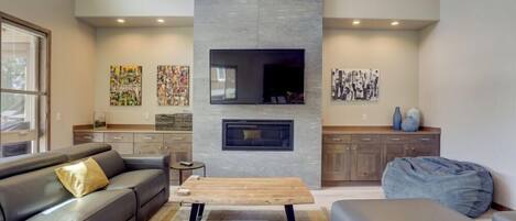 TV, fireplace, stereo