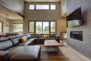 TV, fireplace, stereo - Kangaroo Loop - Closest to Bachelor! 5BR/3.5BA, Jacuzzi (Bend)