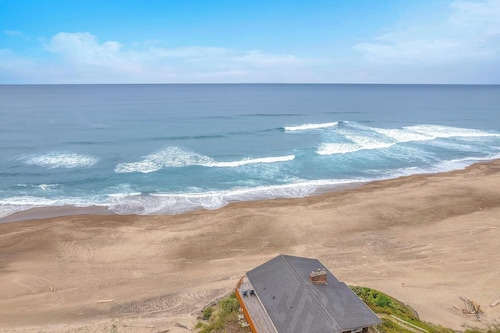 Amazing Ocean Views with Large Decks, Beach Access Nearby, and Sleeps up to 10