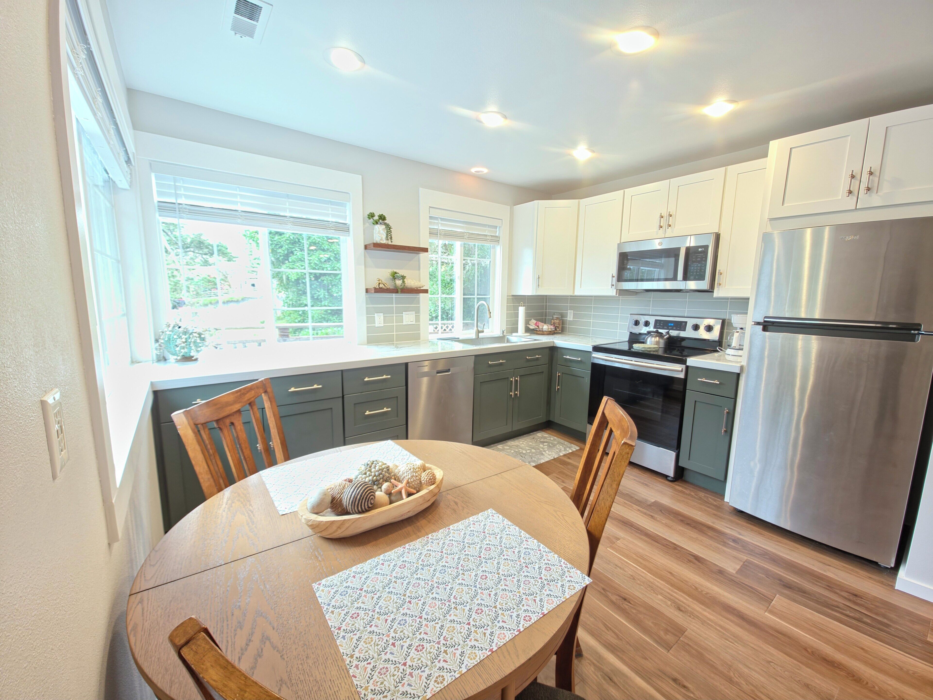Coffee/tea maker, fridge, microwave, oven