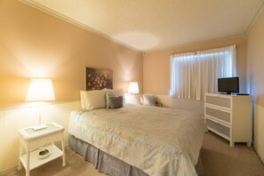 1 bedroom, bed sheets