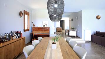 Deluxe-huvila, 4 makuuhuonetta, yksityinen uima-allas | Ruokailu omassa huoneessa