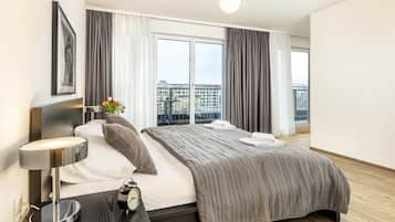 Suite, 2 Schlafzimmer, Balkon | 1 Schlafzimmer, Zimmersafe, Bügeleisen/Bügelbrett, kostenloses WLAN
