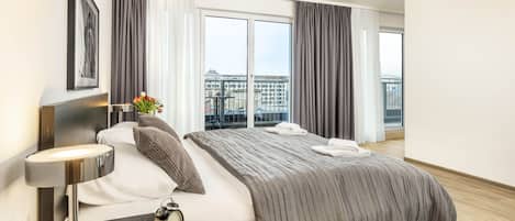 Suite, 2 Schlafzimmer, Balkon | 1 Schlafzimmer, Zimmersafe, Bügeleisen/Bügelbrett, kostenloses WLAN
