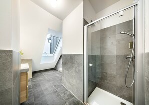 Suite, 2 Bedrooms, Balcony | Bathroom | Shower, toilet paper - Jimmy's Apartments Lory (Vienna)
