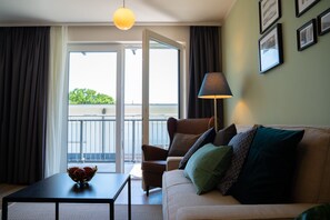 Flat-screen TV, heated floors