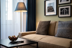 Flat-screen TV, heated floors