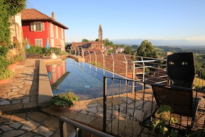 Piscine extérieure en saison