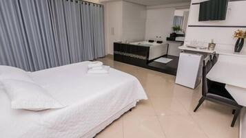 Frigobar, escrivaninha, cortinas blackout, Wi-Fi de cortesia