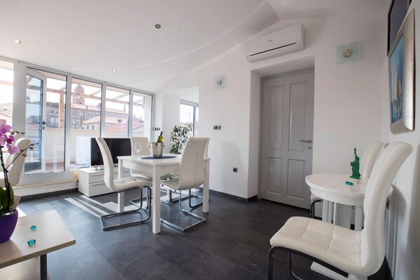 Apartamento, 2 habitaciones (Four Tower) | Zona de estar