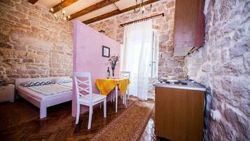Apartment, 1 Bedroom (Bepo) | Private kitchenette | Fridge, stovetop, cookware/dishes/utensils