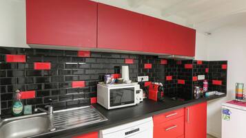 Kühlschrank, Mikrowelle, Geschirrspüler