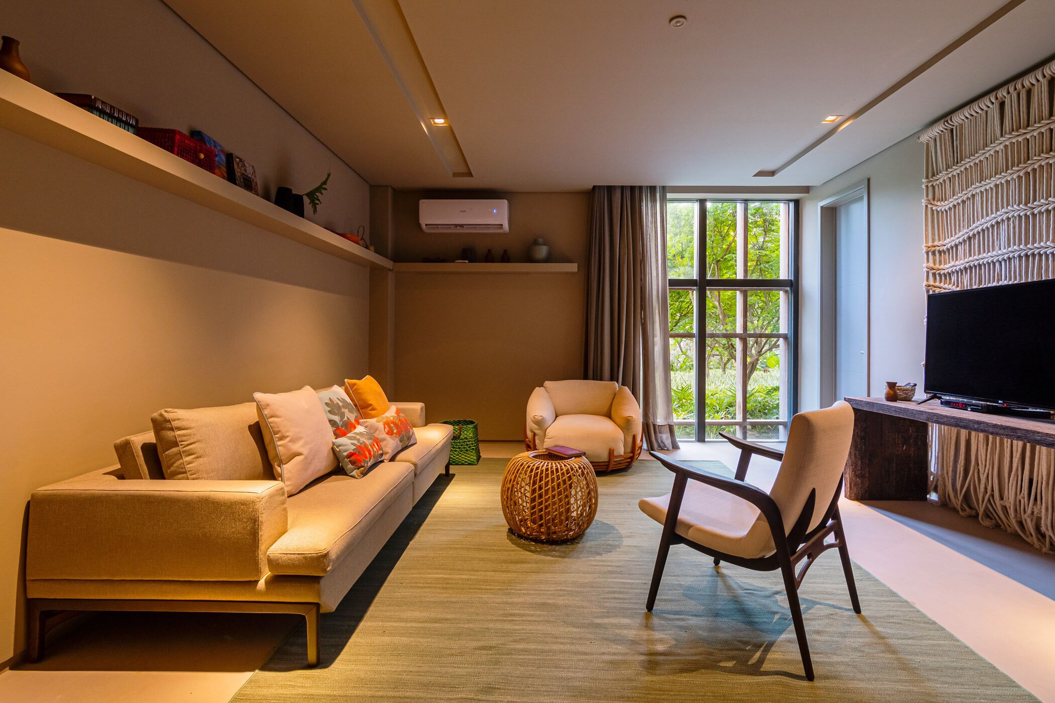 vila luxo duplex, piscina particular (vila fruto loft) | living area | lcd tv