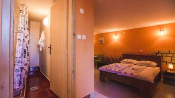 Studio (1) | 1 bedroom, iron/ironing board, free cribs/infant beds, free WiFi