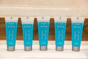 Apartment | Bathroom | Shower, rainfall showerhead, free toiletries, hair dryer - Old Town Market Place Apartment (Warsaw)