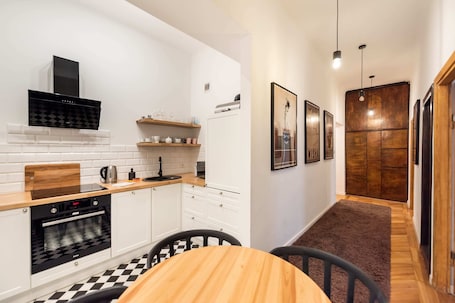 Refrigerador, horno, placa de cocina, lavavajillas