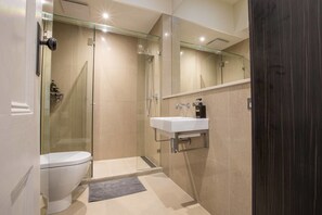 Bathroom - 53 City House Melbourne Central (Carlton)