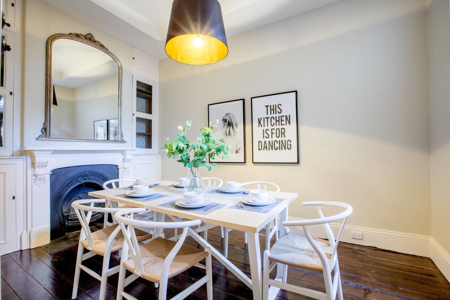 Lemari es, microwave, oven, dan kompor