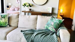 Apartment (2 Bedrooms) | Living area | TV - 27 Docklands (Docklands)