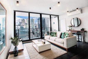 Apartment (2 Bedrooms) | Living room | TV - 27 Docklands (Docklands)