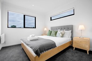 Room - 92 Brand New Doncaster Local House (Doncaster)