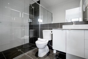 Bathroom - 92 Brand New Doncaster Local House (Doncaster)