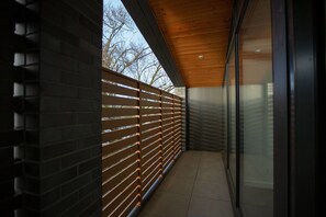 Hair dryer, towels - 106 Modern Prestige 3-storey New Establishment (Hawthorn East)