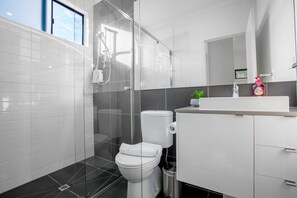 Bathroom - 89 Fancy Doncaster Home (Doncaster)