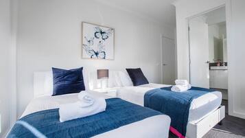 2 bedrooms, iron/ironing board, bed sheets