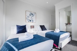 2 Schlafzimmer, Bügeleisen/Bügelbrett, Bettwäsche