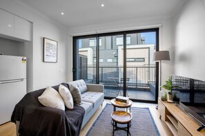 TV - 89 Fancy Doncaster Home (Doncaster)