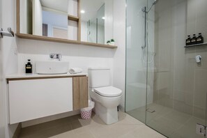 Apartment (3 Bedrooms) | Bathroom