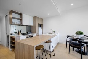 Apartment (3 Bedrooms) | Private kitchen | Fridge, microwave, oven, stovetop - 84 Bleu Ambre Apartment (Box Hill)