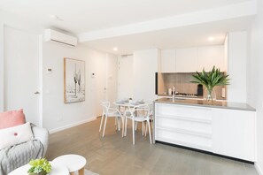 Leilighet (2 Bedrooms) | Oppholdsområde | LED-TV