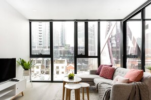 아파트 (2 Bedrooms) | 거실 공간 | LED TV